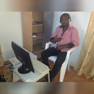 more22, online dating profile photo