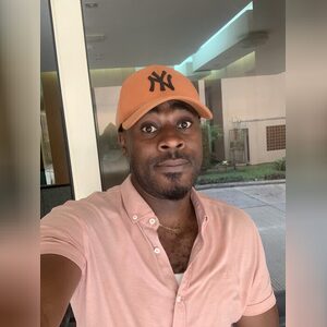 kombo, online dating profile photo