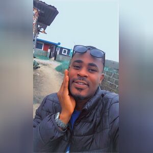 kombo, online dating profile photo