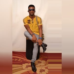 levie, online dating profile photo