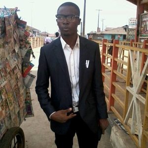holluyi1, online dating profile photo
