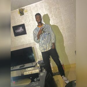 azed, online dating profile photo