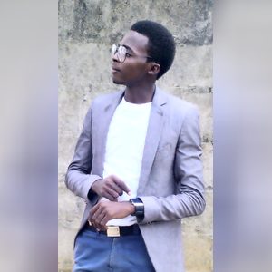 confidenceiyke, online dating profile photo
