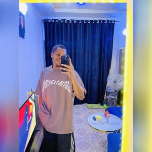 omusty, online dating profile photo