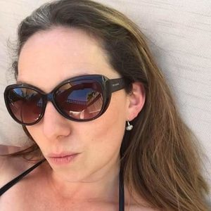 karon, online dating profile photo
