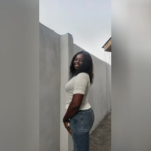 dij, online dating profile photo