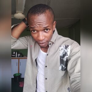 amoshood, online dating profile photo