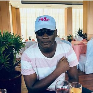omochief, online dating profile photo