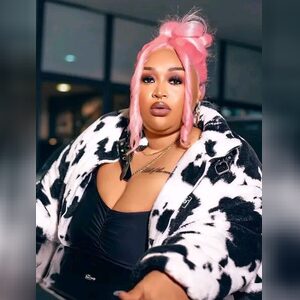 ell, online dating profile photo