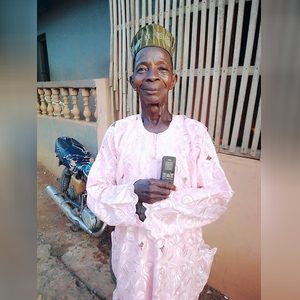 tosinoke, online dating profile photo