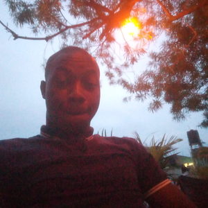 tomisin_, online dating profile photo