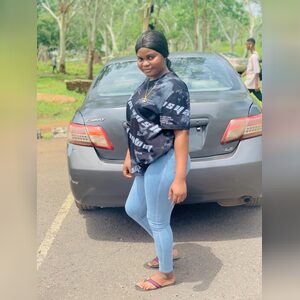 mide_, online dating profile photo