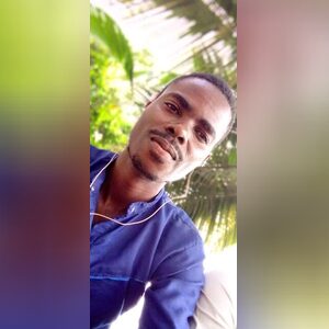 oluomo100, online dating profile photo