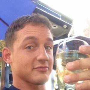 donola, online dating profile photo