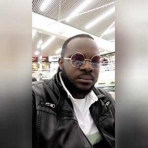 oloye, online dating profile photo