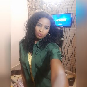 flori_o.g, online dating profile photo