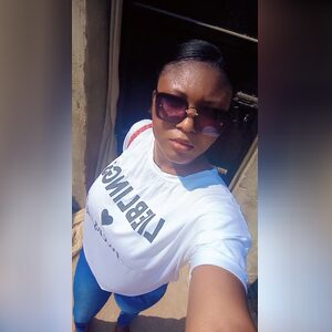 lillydam, online dating profile photo