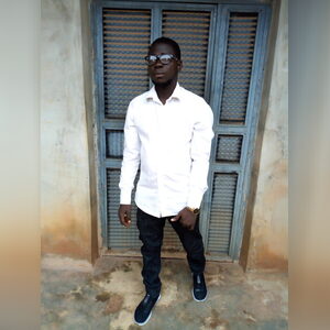brymo, online dating profile photo