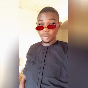 bayoola, online dating profile photo