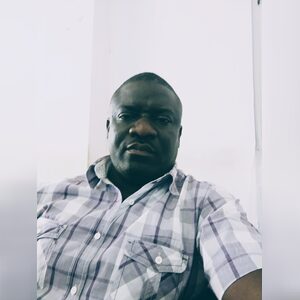 benee, online dating profile photo