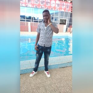 alayinde, online dating profile photo