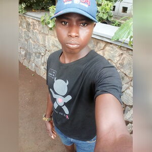niyiolai, online dating profile photo
