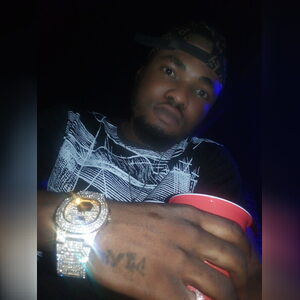 yomiakan, online dating profile photo