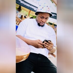 makanjuola, online dating profile photo