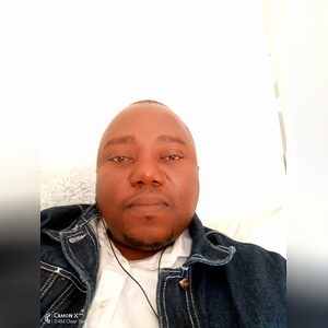 newbroom, online dating profile photo