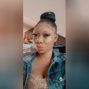 mayden, online dating profile photo