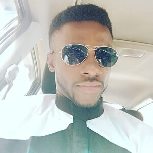 donking, online dating profile photo