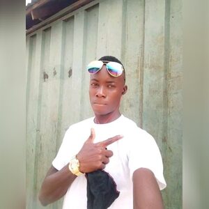 aliyogbe, online dating profile photo