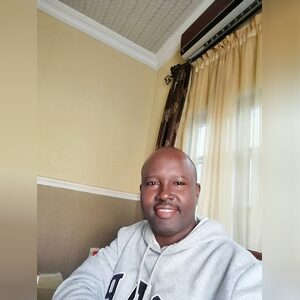 domoloye, online dating profile photo