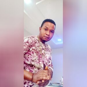 olasheni, online dating profile photo