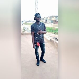 aoluwa4-, online dating profile photo