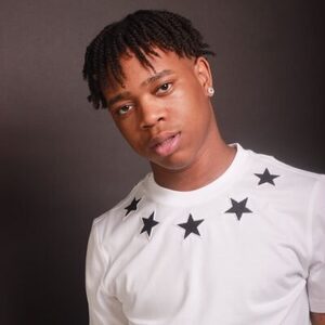 md582412, online dating profile photo