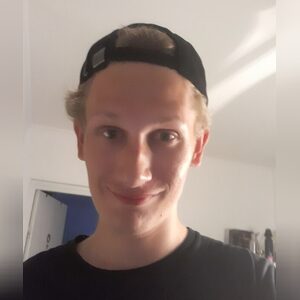mikaelhe98, online dating profile photo