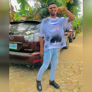 kelie, online dating profile photo