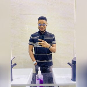 omoloye17, online dating profile photo
