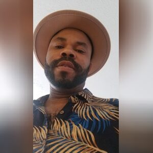 omofurhi, online dating profile photo