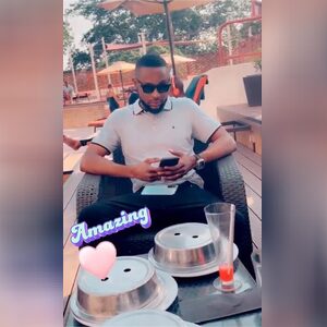 avin, online dating profile photo