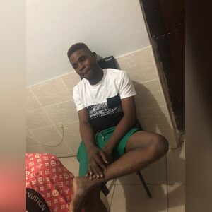 omolaade, online dating profile photo