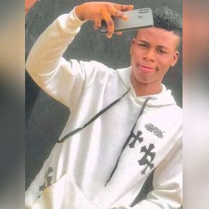 candypea, online dating profile photo