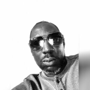 oladwale, online dating profile photo