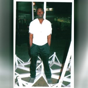 short, online dating profile photo