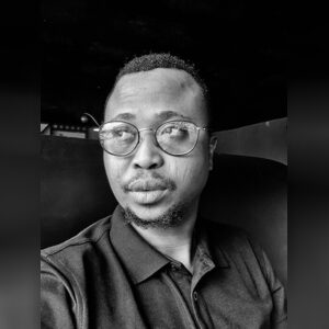 adeprof18, online dating profile photo