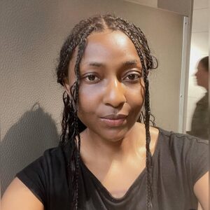 eti, online dating profile photo