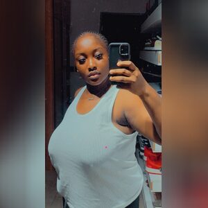 oyintayl, online dating profile photo