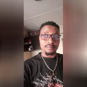 desmokik, online dating profile photo