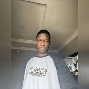 moyin, online dating profile photo